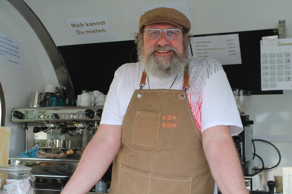 markus-im-kaffeewagen-klein.jpg